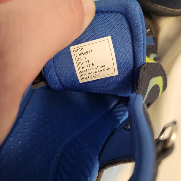 Kamik little kids size 1 Kick sandals waterproof synthetic leather upper - Picture 8 of 8